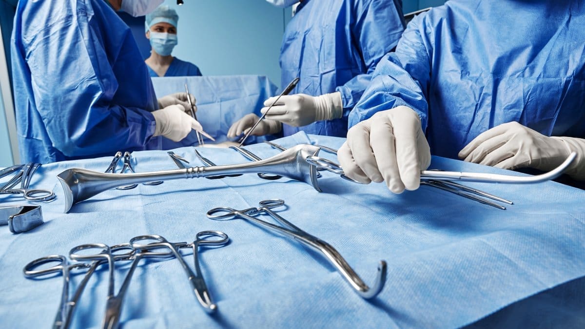 Prouesse médicale à Alger : une tumeur géante de 14 kg retirée d'un enfant