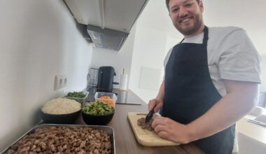 « Si je peux le manger, mon chien aussi » : à Levallois, Jérémy mitonne de petits plats pour chiens et chats