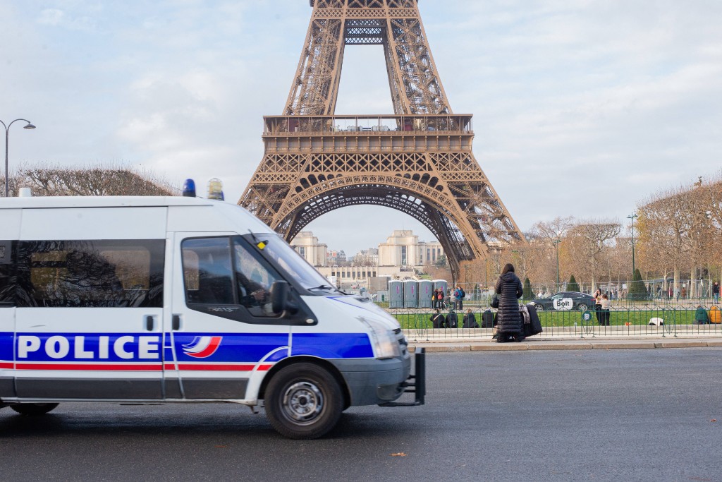 Deux mineurs de 15 et 17 ans ont été arrêtés pour avoir projeté des attentats à Paris. Cedric LEMOINE/SIPA