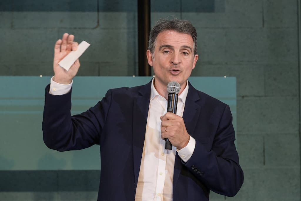 Eric Piolle lors d'un rassemblement des Écologistes à Paris le 27 avril 2025 © ISA HARSIN/SIPA