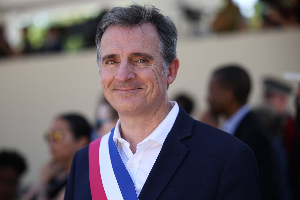 Éric Piolle pratique avec maestria l’inversion accusatoire lorsqu’il accuse les “riches” de vivre dans des “ghettos” alors qu’ils ne font que tenter de se protéger de la violence qu’il a laissé se développer. Photo © Raphael Lafargue- Pool/SIPA/2506181452