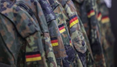 De jeunes Allemands pourront bientôt effectuer un service militaire volontaire payé 2 000 euros par mois. Oliver Berg/DPA/SIPA