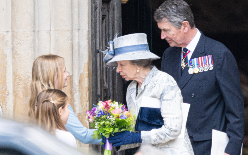 La princesse Anne et son mari Tim le 8 mai 2025, à Londres.