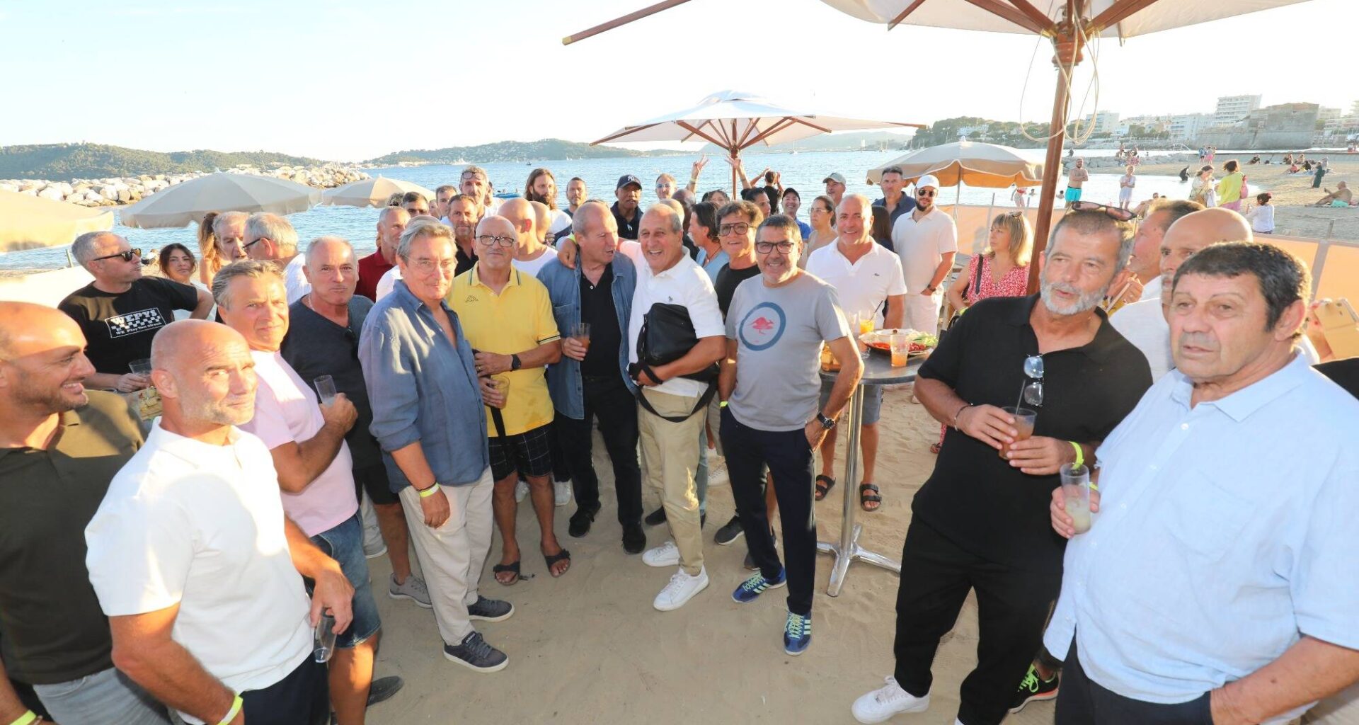 Courbis, Dupraz, Kombouaré, Meyrieu, Alfano... Des figures du Sporting club de Toulon se sont retrouvées dans un restaurant de plage au Mourillon