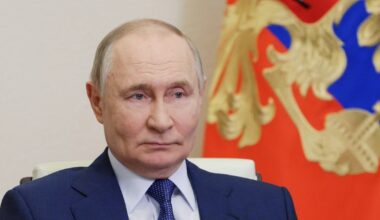 Le président Vladimir Poutine participe, par liaison vidéo depuis la résidence d'État de Novo-Ogaryovo, près de Moscou, aux cérémonies d'ouverture de centres pour la jeunesse dans plusieurs régions de Russie, le 28 juin 2025.