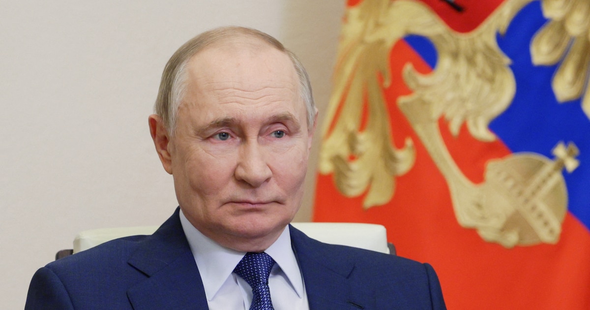 Le président Vladimir Poutine participe, par liaison vidéo depuis la résidence d'État de Novo-Ogaryovo, près de Moscou, aux cérémonies d'ouverture de centres pour la jeunesse dans plusieurs régions de Russie, le 28 juin 2025.