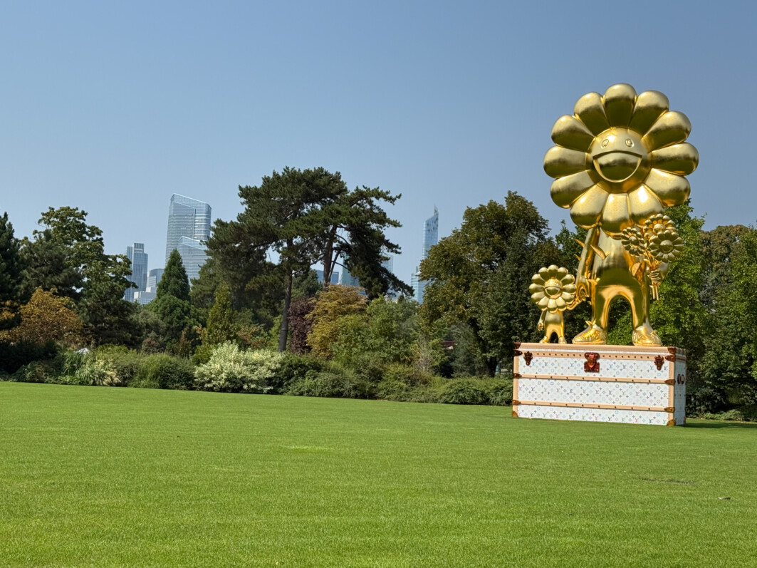The flower parent and the child, sculpture, Takashi Murakami, en été dans le Jardin d