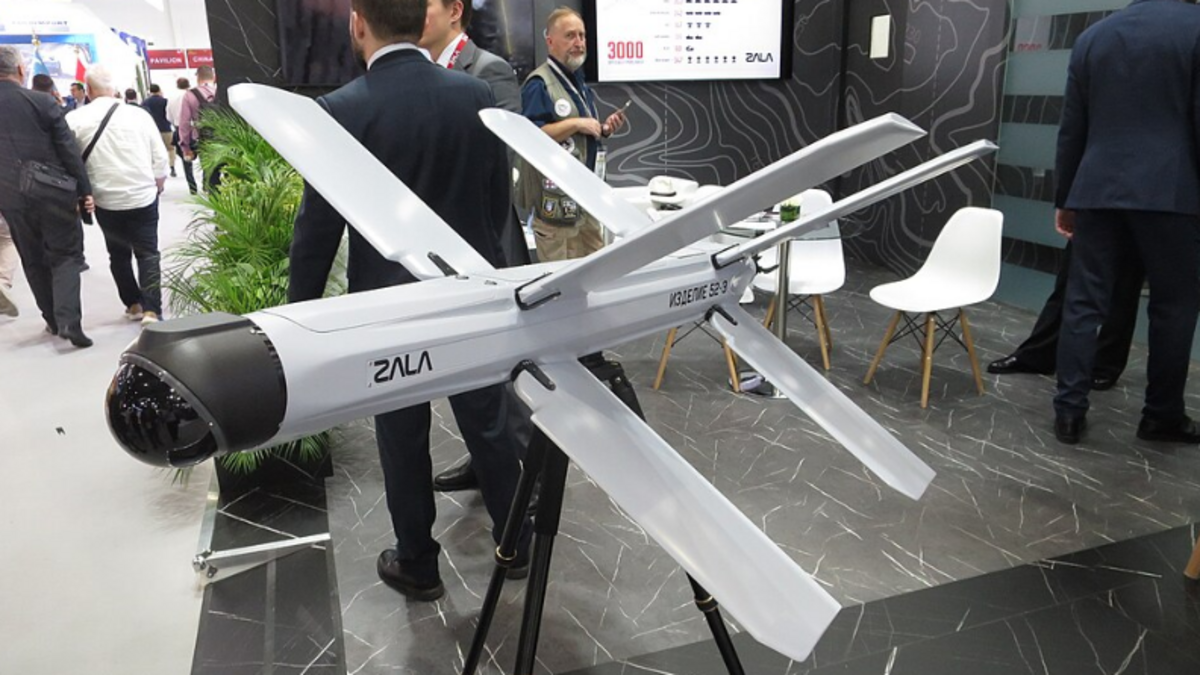 Guerre en Ukraine : la Russie équipe son drone Lancet d’une mine PTM-3, conçue pour détruire les blindés