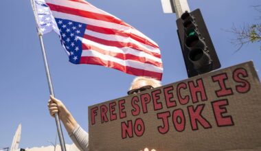 2 300 scénaristes américains dénoncent «l’assaut autoritaire» de Donald Trump contre la liberté d’expression – Libération