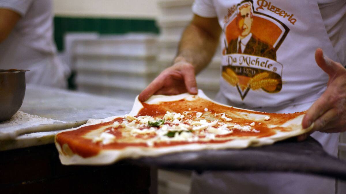 « Quand les gens pensent pizza, ils imaginent la nôtre » : la mythique pizzeria Da Michele débarque à Paris