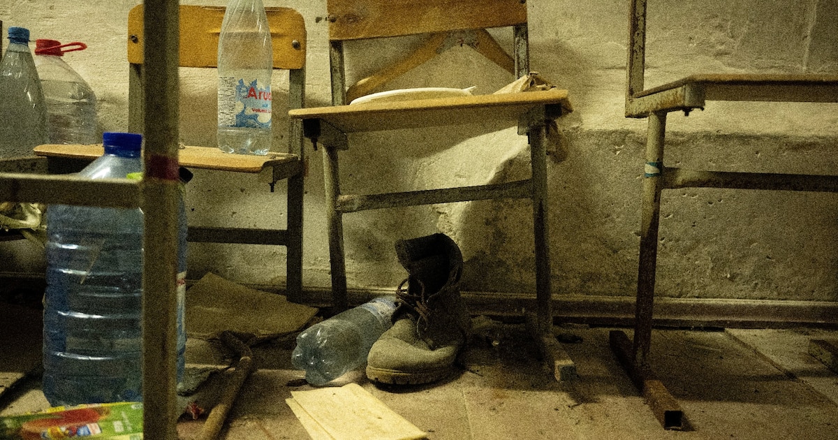 Dans le sous-sol d'une école de Iaguidné, dans le nord de l'Ukraine, surnommé les "caves de la mort" après l'occupation russe