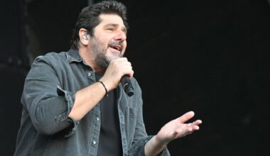 « Dépêchez-vous d’acheter une villa » : quand les touristes sont indésirables au concert de Patrick Fiori à Saint-Tropez