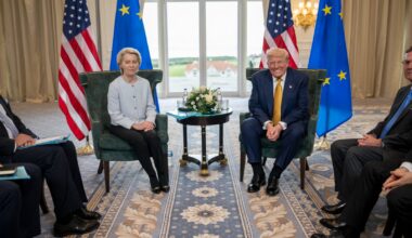 Droits de douane : l’UE suspend ses mesures de riposte après s’être fait tordre le bras par Donald Trump