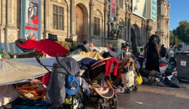 250 familles et femmes isolées exilées devant l’Hôtel de Ville de Paris : « On met l’État face à ses responsabilités »