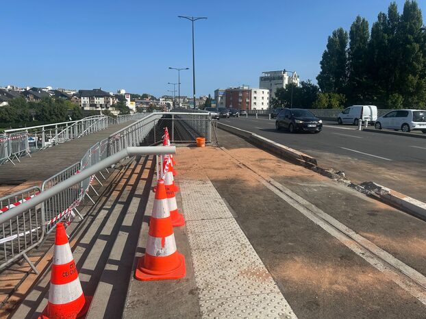 Nogent-sur-Marne (Val-de-Marne), le 10 août 2025. Le camion a traversé les quatre voies avant de briser la rambarde et de chuter. LP/T.L.