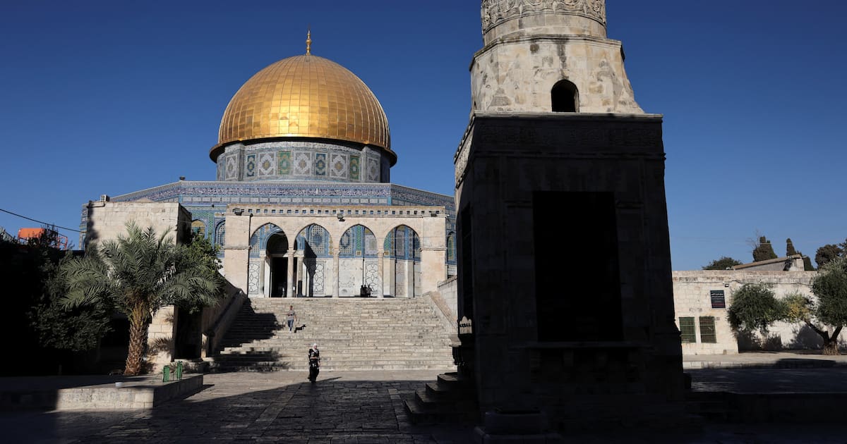 La police israélienne interdit l’accès de la mosquée Al-Aqsa au grand mufti de Jérusalem – Libération