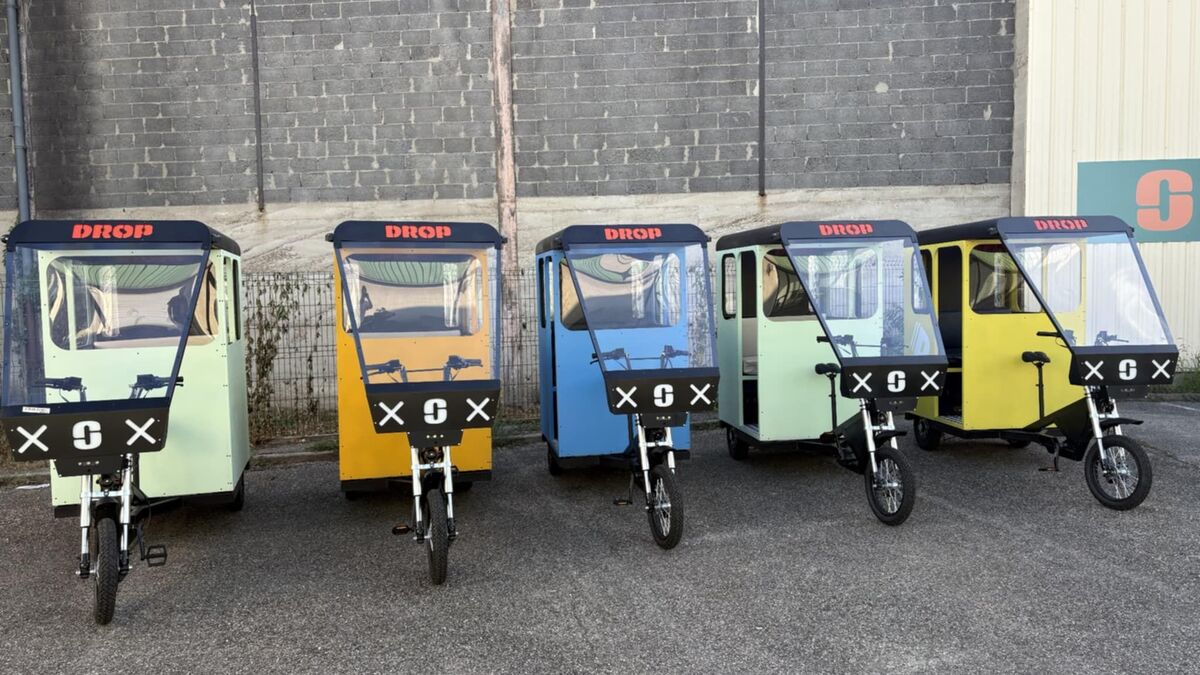 « 20 % moins cher qu’un taxi » : à Lyon, ce jeune entrepreneur fait le pari du vélo électrique à trois roues