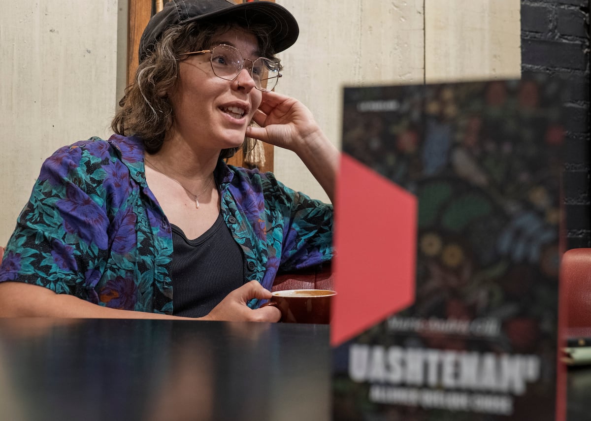 Marie-Andrée Gill a lancé cette année son quatrième recueil de poésie: <i>Uashtenamᵁ</i>  allumer quelque chose. 
