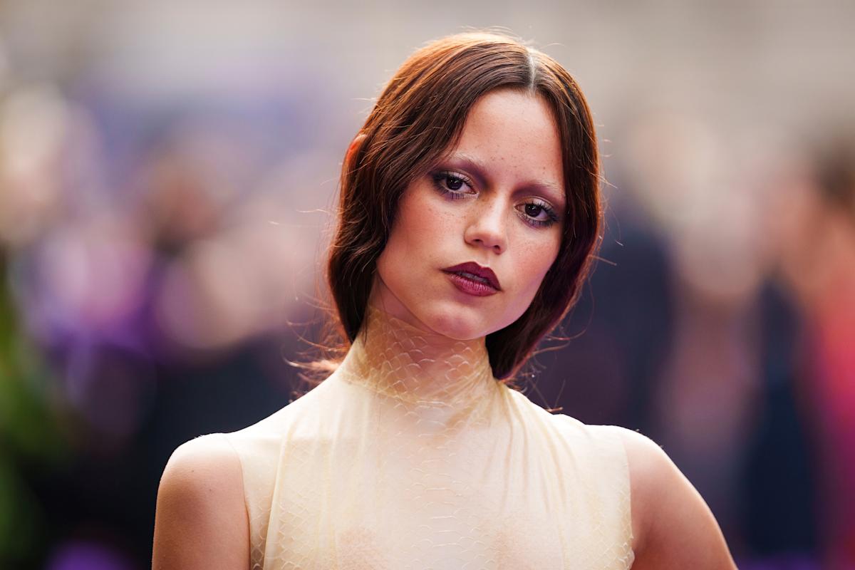 Jenna Ortega - "Qu'a-t-elle fait à son visage ?", "C'est juste le maquillage", "Ce genre d'opération devrait être interdite", "C'est vraiment trop triste" : l'actrice de la série Mercredi victime d'une vague de haine après son apparition à l'avant-première de la deuxième saison