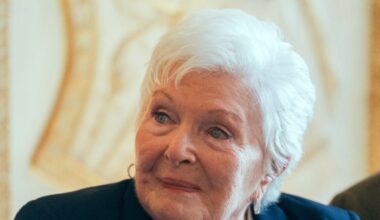 “Il ne faut pas que j’y pense” : à 97 ans, Line Renaud partage son plus grand regret