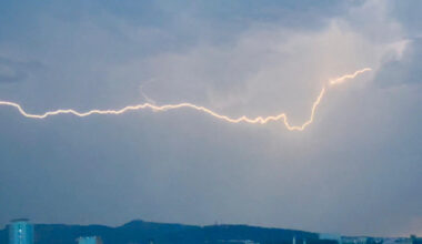 Lyon. Un ciel noir, des orages éclatent... la météo va radicalement changer en 48h