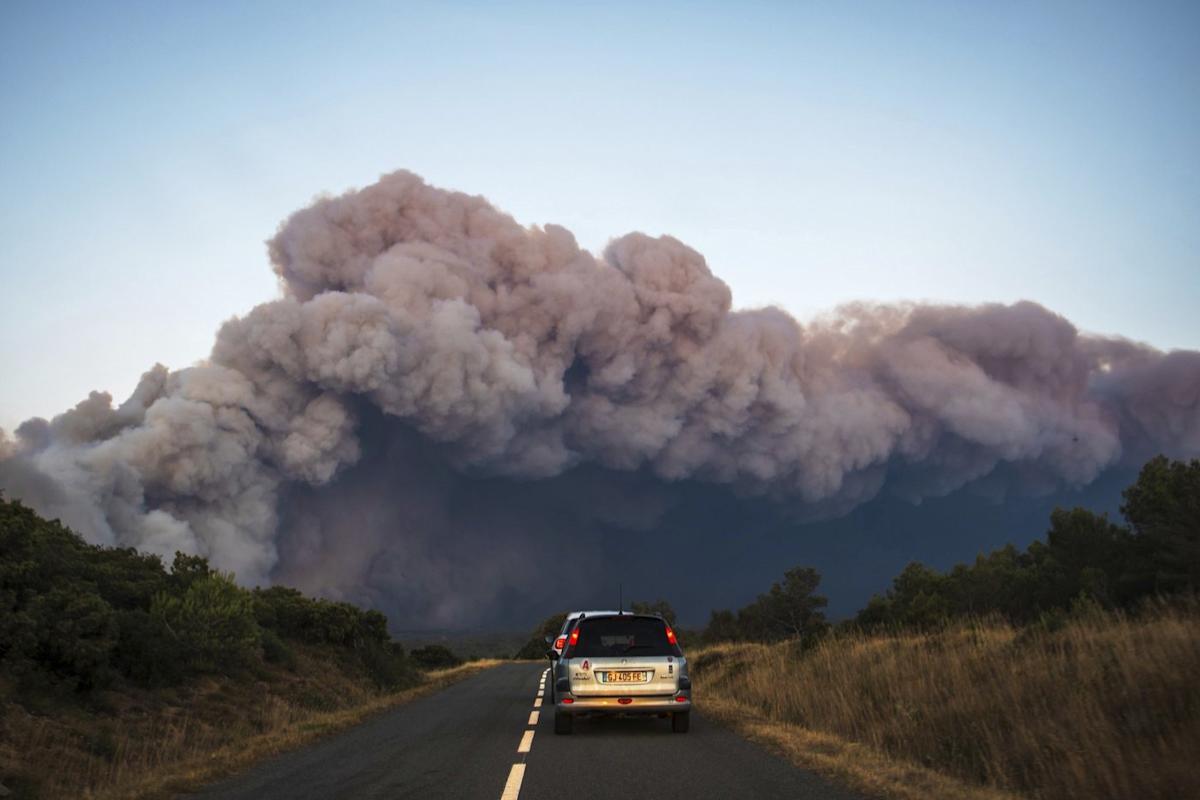 Le plus grand incendie de l'été en France a dépassé la taille de Paris