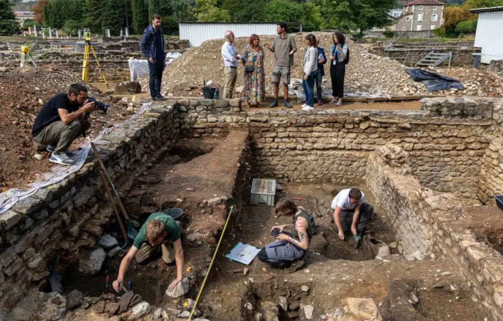 Près de Lyon, les archéologues découvrent un mausolée romain à l’allure impériale !