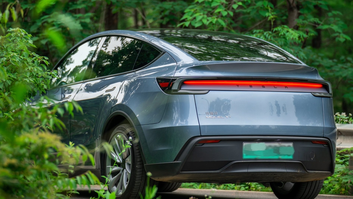 Elon Musk prive l’Europe de la Tesla Model YL pour une raison totalement lunaire