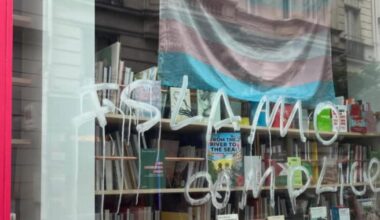 Une librairie parisienne féministe dans la tourmente après avoir mis en vitrine un livre sur la Palestine