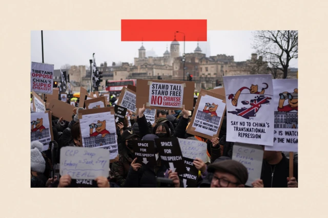 Manifestants devant le site proposé pour le réaménagement de la nouvelle ambassade chinoise à Royal Mint Court, dans le centre de Londres.

