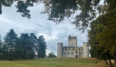 pour continuer à y vivre, ces héritiers ouvrent leur château fort aux touristes