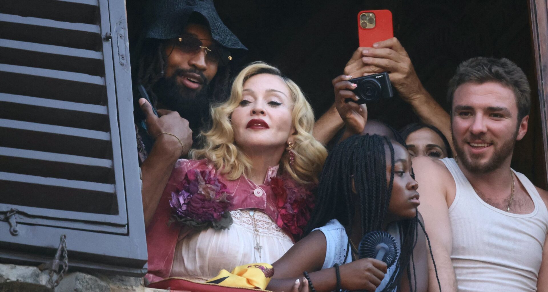 Pour ses 67 ans, Madonna entourée de ses enfants et son chéri en Italie