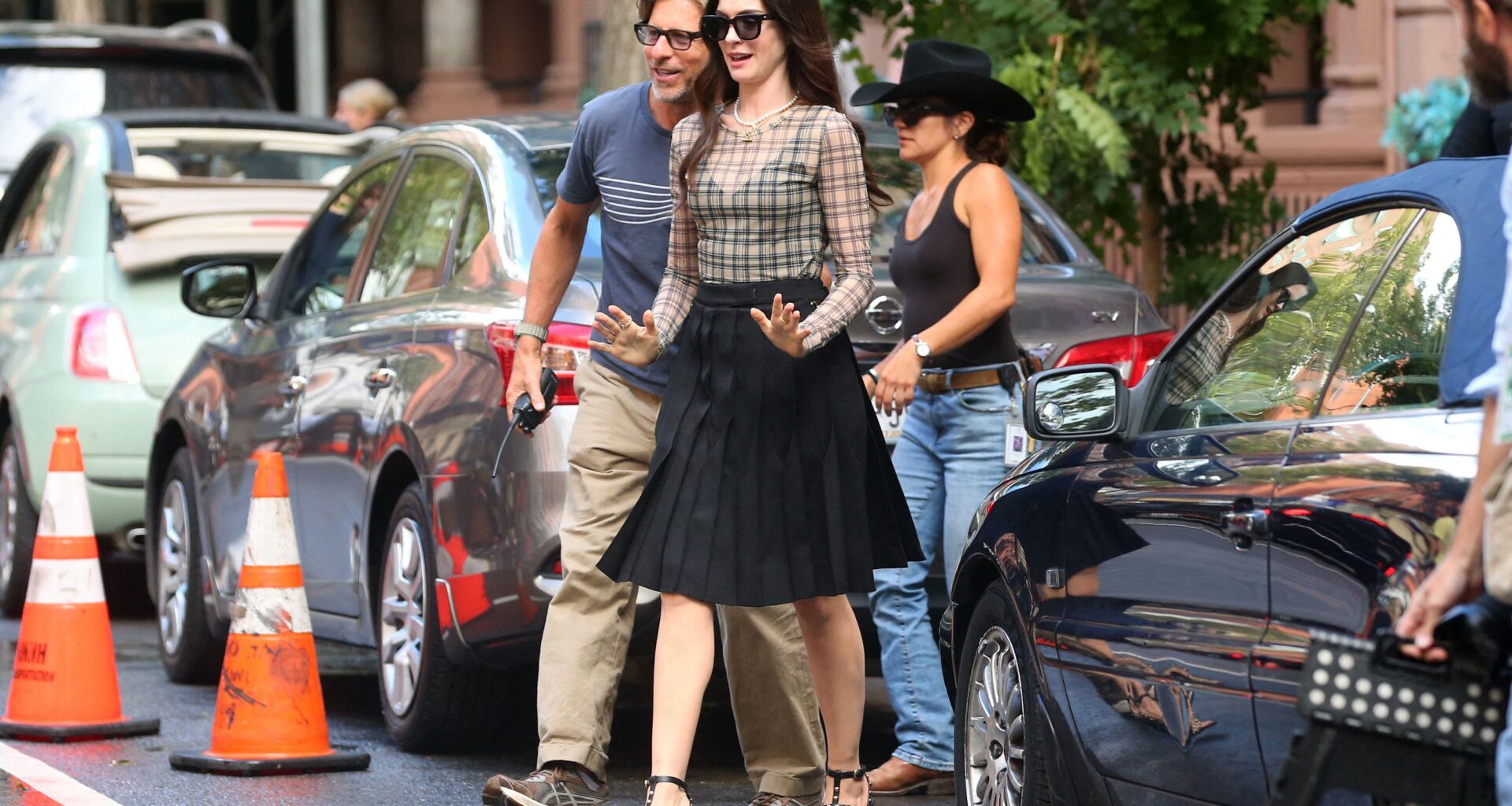 Talon cassé, la chute rocambolesque d’Anne Hathaway sur le tournage du « Diable s’habille en Prada 2 »
