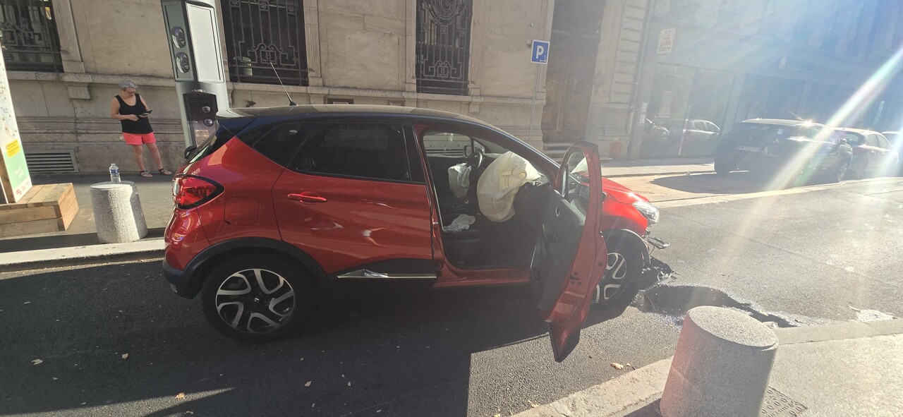 cette borne d'accès déjà percutée à trois reprises