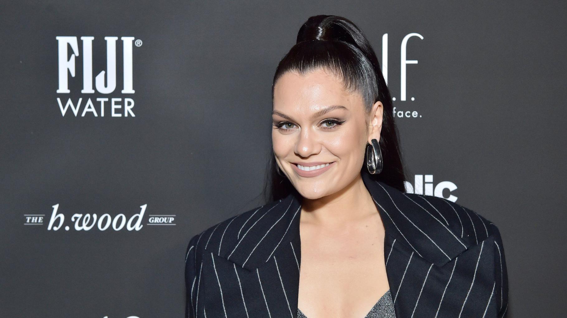 Jessie J, atteinte d’un cancer du sein, de nouveau hospitalisée quelques semaines après son opération