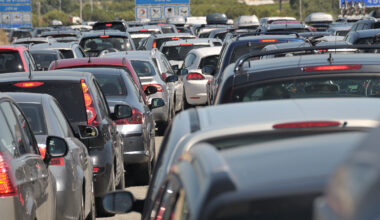 "agacée par le trafic", elle se met à danser sur l'autoroute et provoque des bouchons