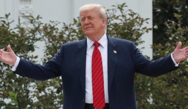 «Des milliards de dollars affluent aux États-Unis», se félicite Donald Trump