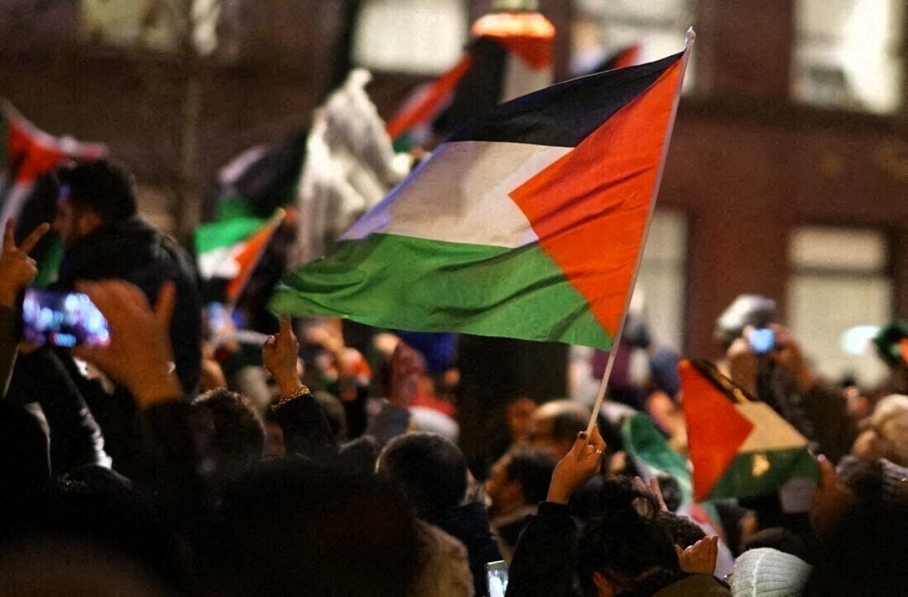 pourquoi le maire a dû retirer le drapeau palestinien installé sur sa mairie