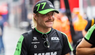 Le pilote de Formule 1 Valtteri Bottas est vu au volant d'une hypercar Alfa Romeo ultra-rare. -
