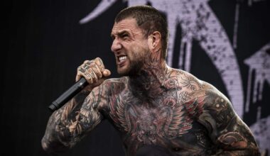 Slaughter To Prevail : Alex Terrible promet un retour rapide de son entreprise de masques