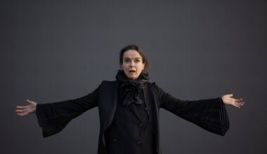 Amélie Nothomb : "Un an et demi que je mens…", l’écrivaine à succès cache la mort d’un de ses proches depuis de longs mois