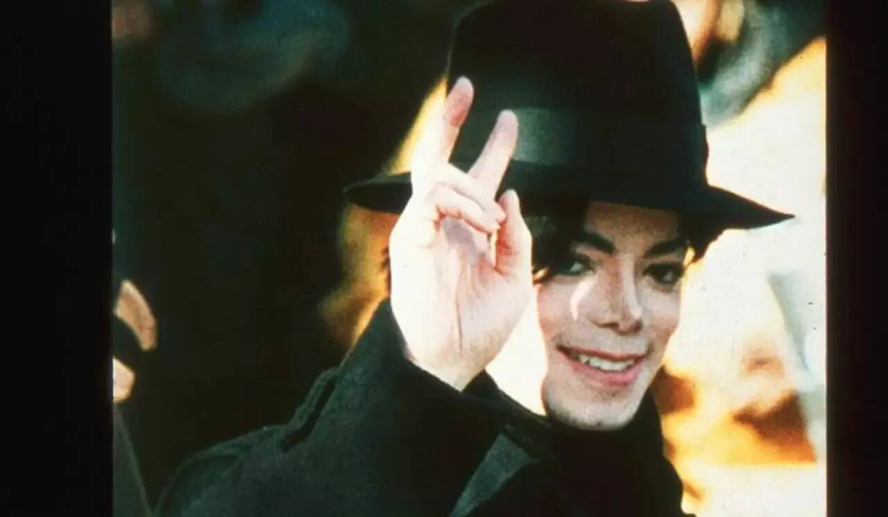 La chaussette "iconique" de Michael Jackson portée lors d'un concert à Nice adjugée 6.200 euros