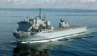 Dédié aux opérations amphibies, le navire britannique RFA Argus a été jugé "trop dangereux" pour naviguer