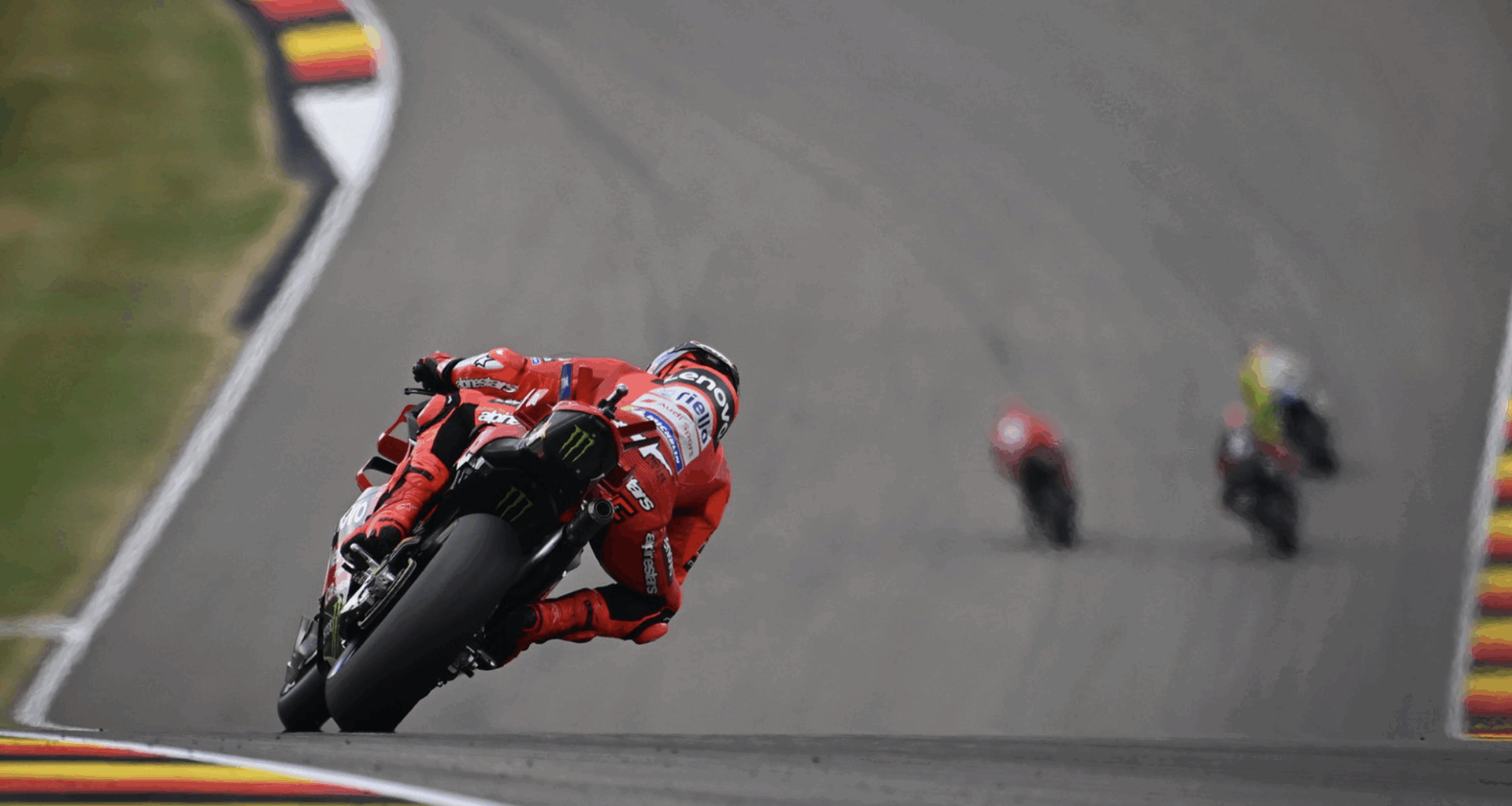 Marc Márquez l'emporte dans le dernier tour au (...)