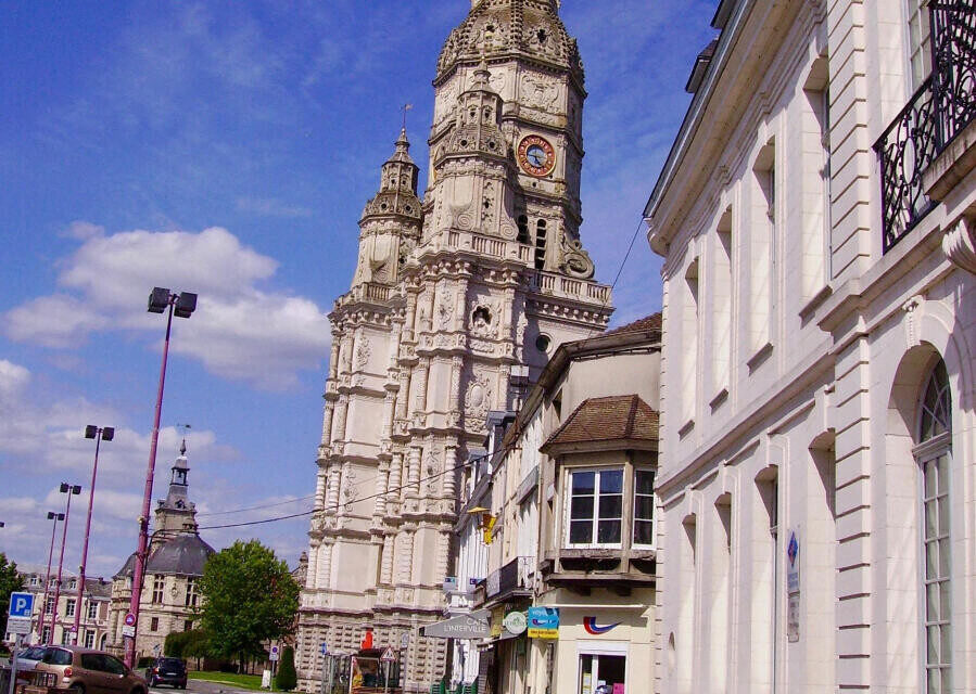 PENTAX Image  Saint-Amand-les-Eaux (59). La Tour abbatiale, flambeau d'une grandeur passée La Tour abbatiale, la céramique et une voûte. - tour de l'abbaye de St Amand (1)