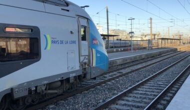 un homme est mort après avoir été percuté par un train, le trafic perturbé