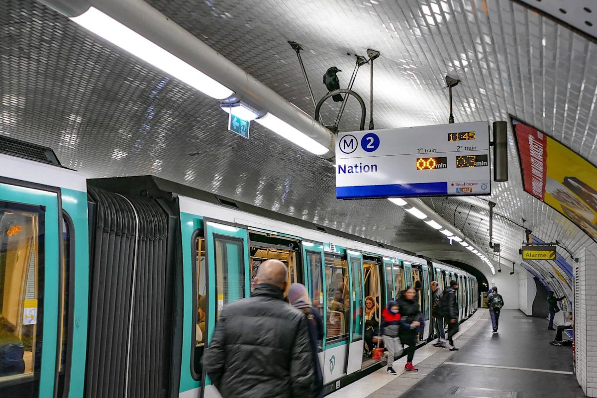 les enquêteurs cherchent la famille d’un homme retrouvé démembré dans le tunnel du métro
