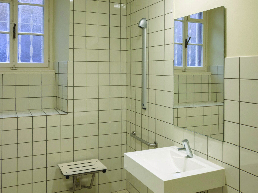 vous pouvez offrir une douche aux plus démunis, voici comment