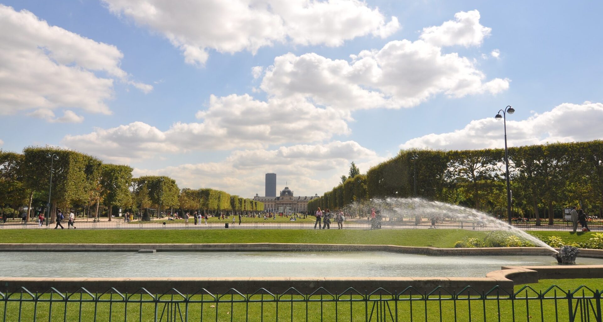Une journée de "vacances de ouf" à Paris pour 559 enfants grenoblois le mercredi 20 août grâce au Secours populaire