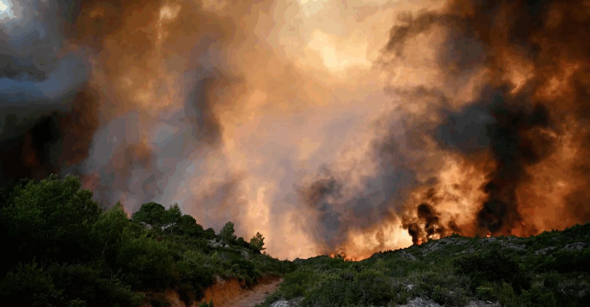 Incendie dans l'Aude: François Bayrou évoque une "catastrophe d’ampleur inédite", l'Union européenne se tient "prête" à aider